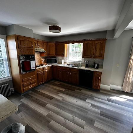 Cute Cape Cod Style Home Питсфилд Экстерьер фото