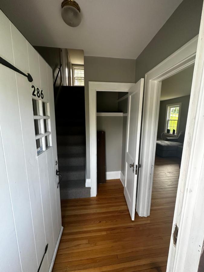 Cute Cape Cod Style Home Питсфилд Экстерьер фото