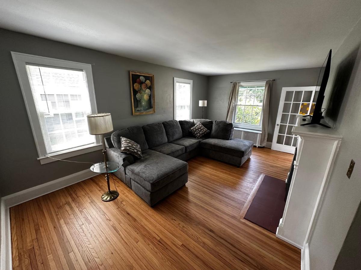 Cute Cape Cod Style Home Питсфилд Экстерьер фото